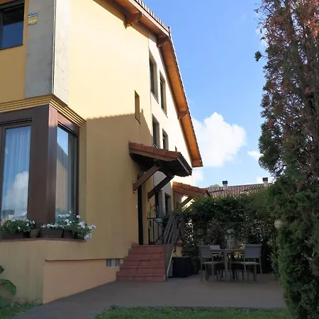 Con Jardin Ideal Familias En Cantabria