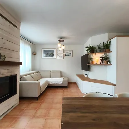 Chalet Con Jardin Ideal Familias En Cantabria Entrambasaguas (Entrambasaguas)
